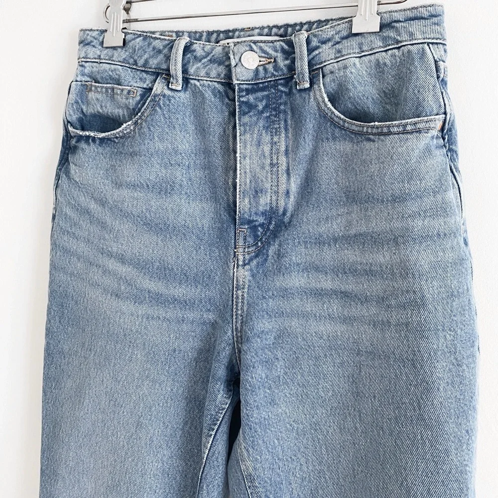 Zara High Waist Straight Jeans, Light Wash, Size 4, 100% Cotton - Picture 2 of 9